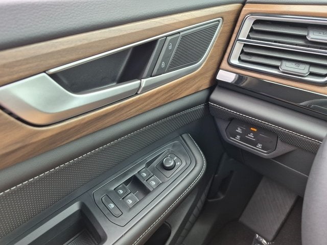 2026 Volkswagen Atlas 2.0T SE w/ Technology