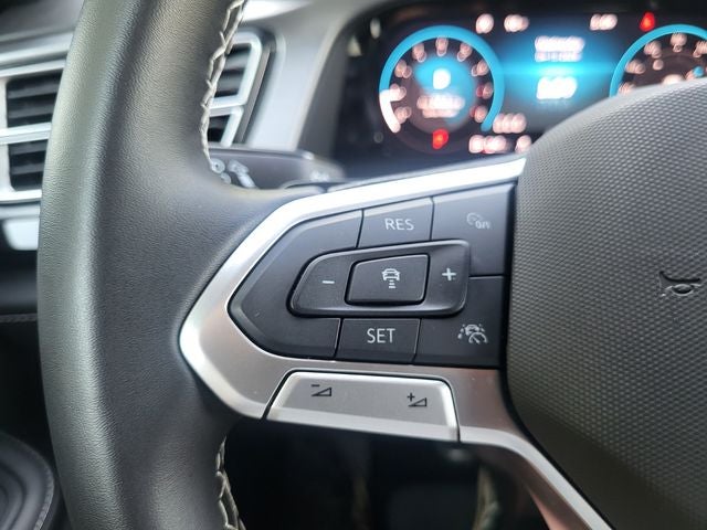 2025 Volkswagen Atlas Cross Sport 2.0T SE w/Technology