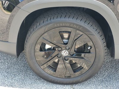 2026 Volkswagen Taos 1.5T SE Black