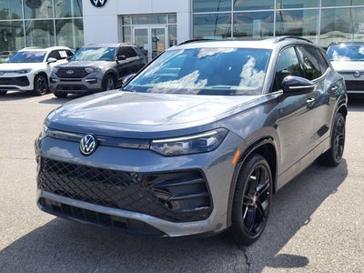 2026 Volkswagen Tiguan 2.0T SE R-Line Black