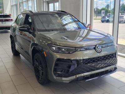2026 Volkswagen Tiguan 2.0T SE R-Line Black