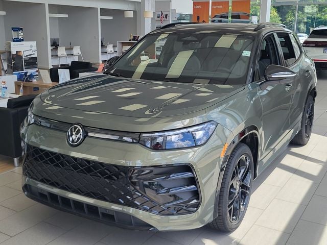 2026 Volkswagen Tiguan 2.0T SE R-Line Black