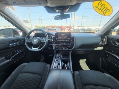 2022 Nissan Pathfinder SV